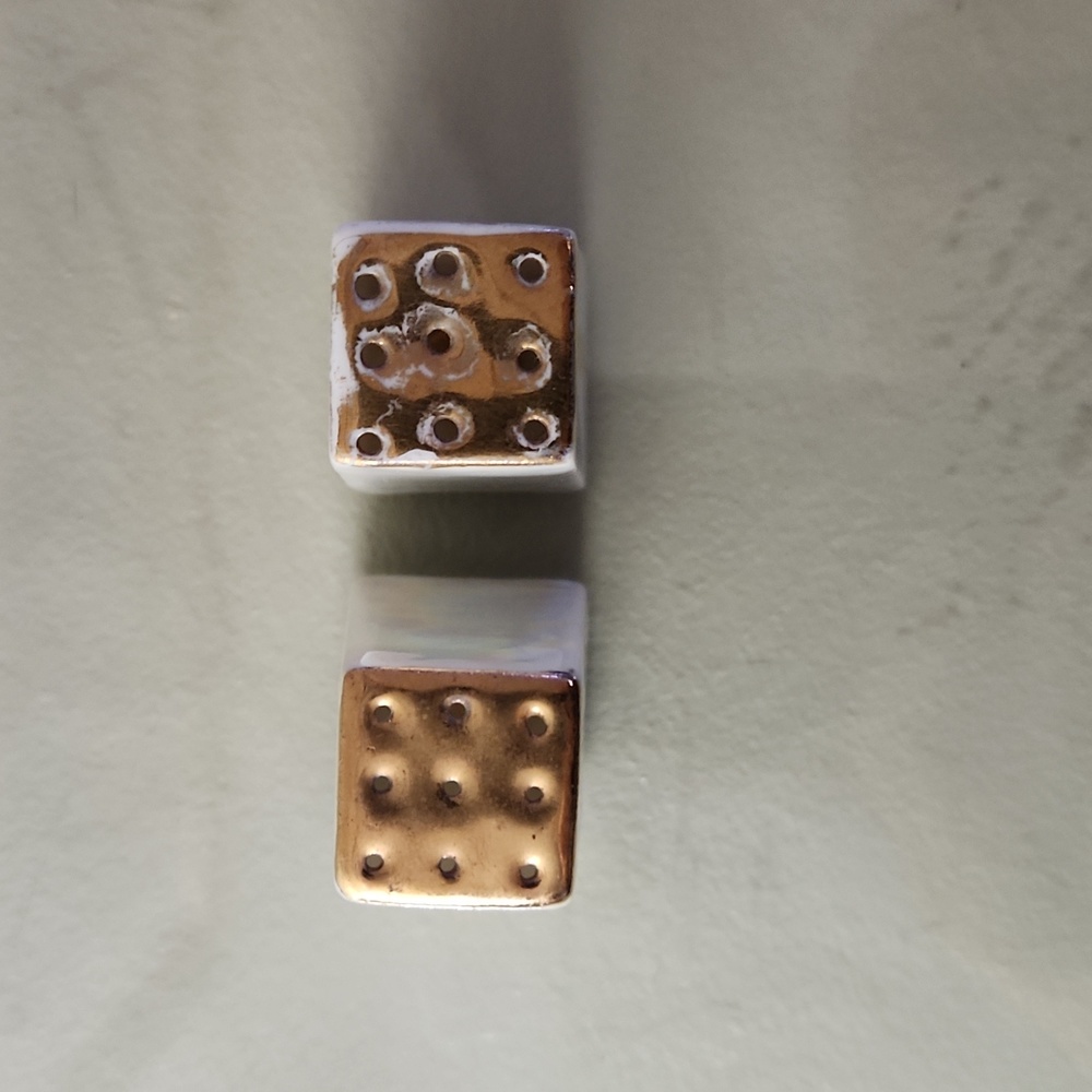 Pair of Antique salt and pepper shakers. - Picture 4 of 8